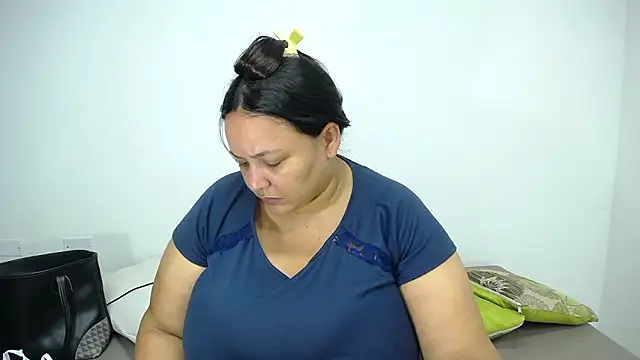 CrushOnMe  online show from January 13, 12:31 pm