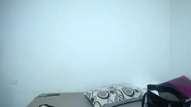 CrushOnMe  online show from September 23, 9:40 am