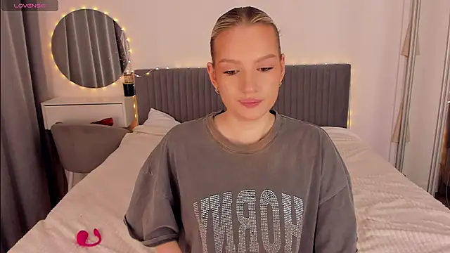 CassieRayss online show from March 2, 12:12 pm