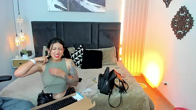 kira moon   online show from March 18, 9:09 pm