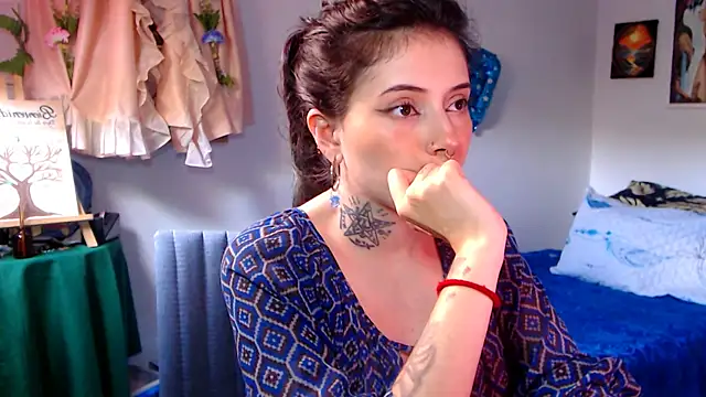 LiliJones  online show from April 7, 8:00 pm