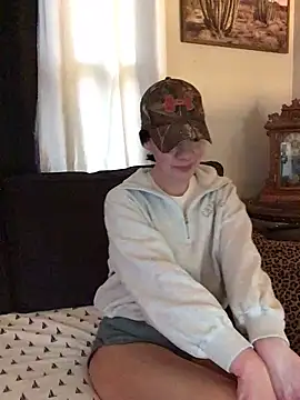 SidneyRaee online show from March 14, 7:04 pm