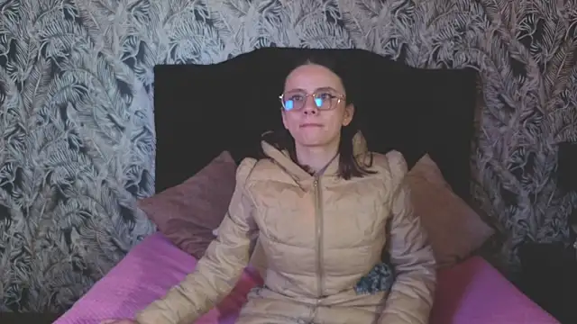 kassandra james online show from January 9, 1:04 pm