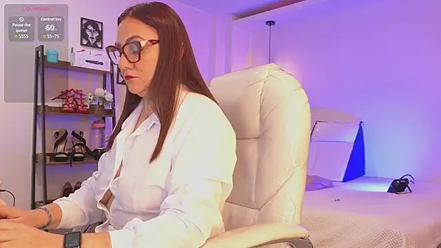 lady nylon  online show from January 8, 12:42 pm