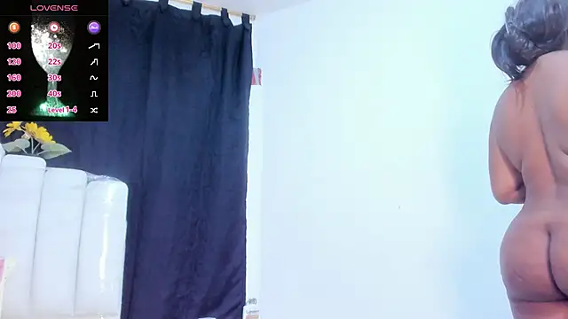 RoxannaBlanche online show from February 9, 1:02 pm