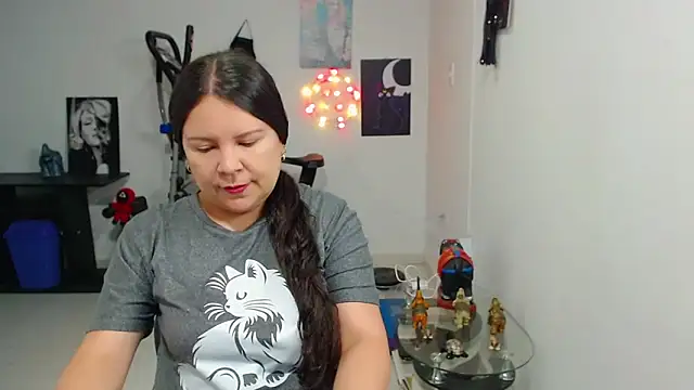 claryssa  online show from May 31, 4:07 am