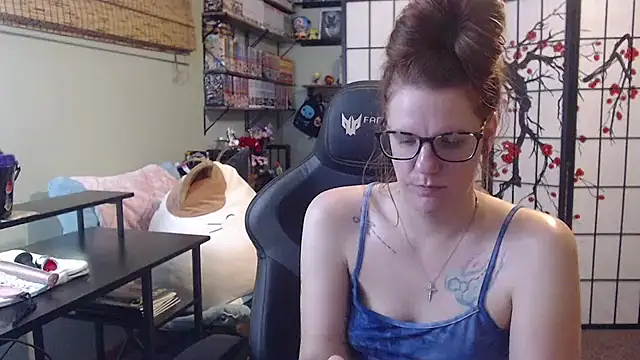 Sarahtineke online show from June 11, 7:11 pm