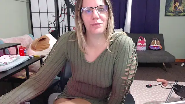 Snapshot of Sarahtineke chatting on October 21, 2:10 pm Sarahtineke online show from October 21, 2:10 pm