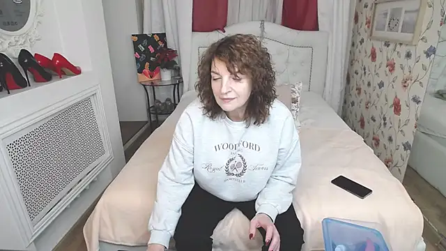 AmiHotGranny online show from November 18, 10:38 am