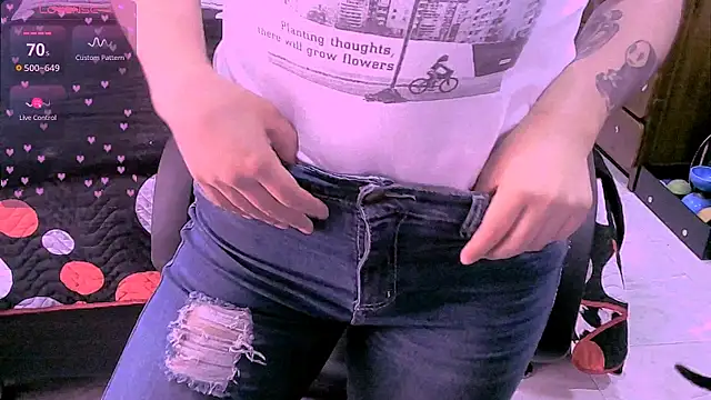 NinaYellow online show from April 22, 1:08 pm