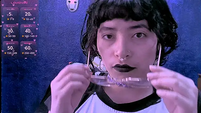 NinaYellow online show from April 23, 1:24 pm