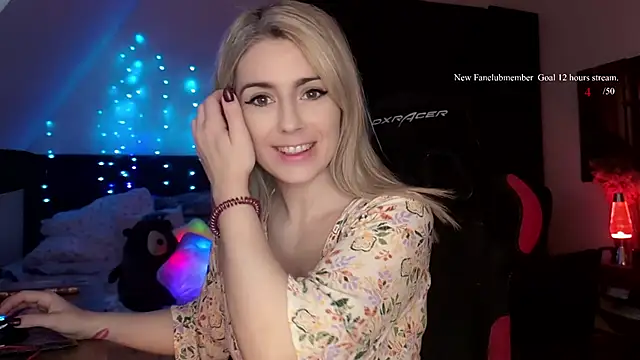 Lisaonthemoon online show from June 6, 2:01 pm