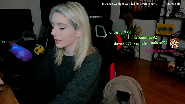 Lisaonthemoon online show from December 14, 6:35 pm