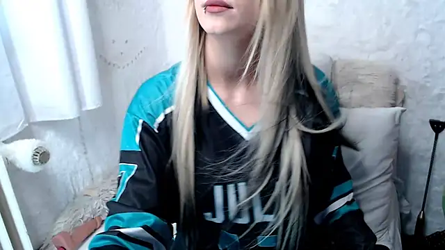 Julia-Sugar online show from May 4, 2:10 pm