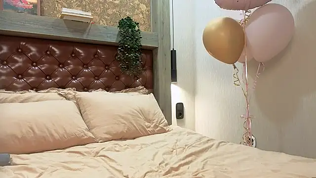 CuteRebelious online show from February 8, 2:10 pm