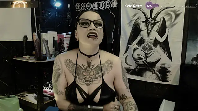 Evil Queen 666 online show from October 18, 6:38 am