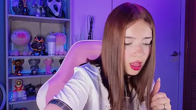 EmilyMiller  online show from November 12, 4:16 pm