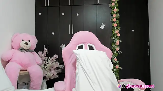 Soyqueen online show from September 18, 8:02 am