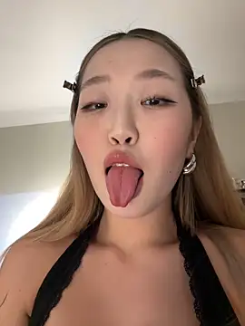 Aiko Yumi online show from November 29, 8:02 pm