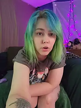 EverlyEster online show from July 12, 6:42 pm