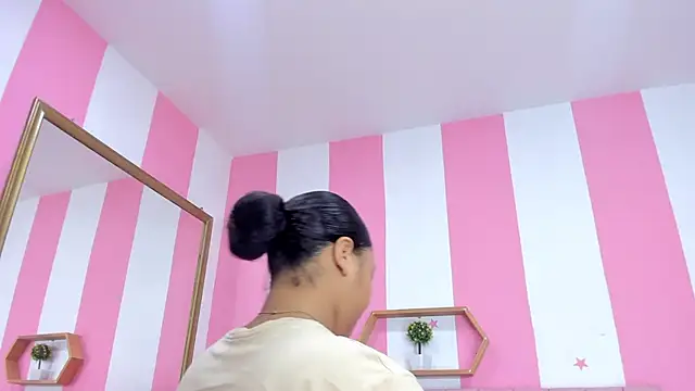 ISABELLA 020 online show from December 15, 12:43 pm