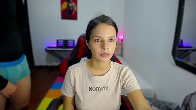 Snapshot of jessi_and_boy chatting on October 18, 3:37 pm jessi and boy online show from October 18, 3:37 pm