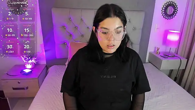 Kylie2211 online show from September 15, 2:09 am