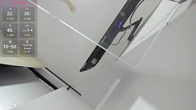 Kylie2211 online show from April 22, 1:02 am