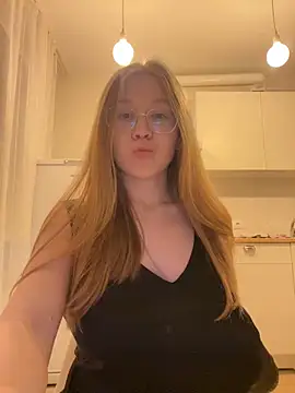 Eva Weyne online show from November 2, 8:01 pm