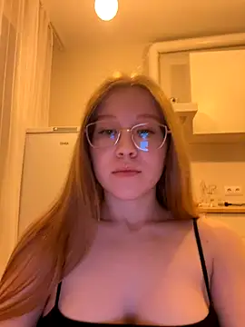 Eva Weyne online show from October 31, 7:40 pm