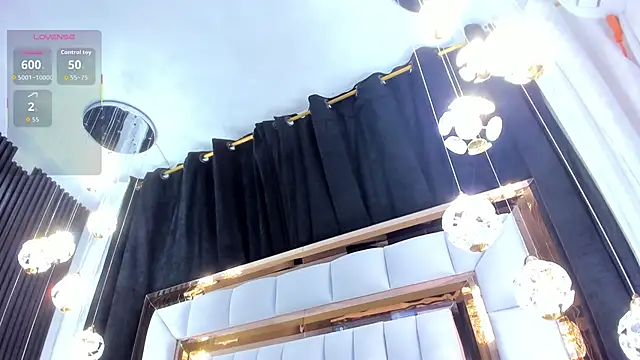 Snapshot of SarayRoyse chatting on October 16, 8:22 pm SarayRoyse online show from October 16, 8:22 pm