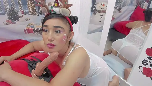 charlotte-11 online show from December 5, 4:30 pm