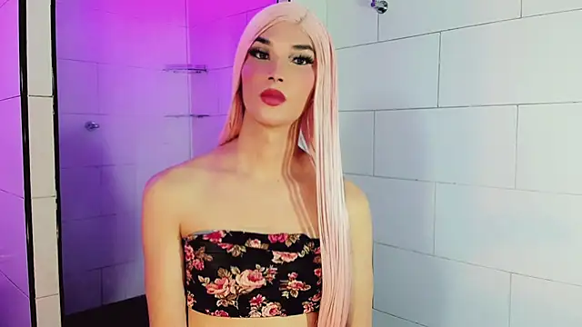 Victoria Kastelo online show from November 1, 7:40 pm