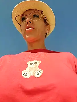 Snapshot of blondyruby chatting on September 14, 10:02 am blondyruby online show from September 14, 10:02 am