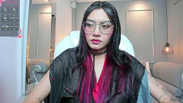 AzuraKindong online show from December 5, 7:37 pm