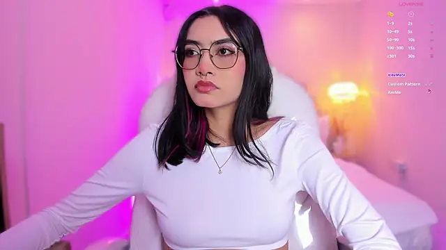 AzuraKindong online show from April 7, 7:16 pm