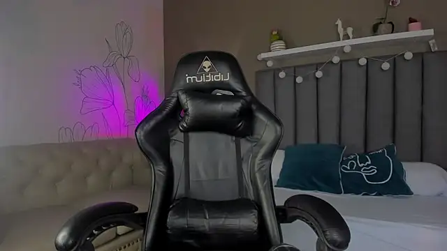 atenea jones online show from April 4, 12:59 pm