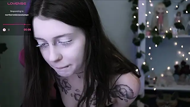 prettybones online show from March 4, 9:21 pm