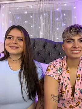 Snapshot of Chloe__and__Ivana__xxx chatting on October 14, 4:09 pm Chloe  and  Ivana  xxx online show from October 14, 4:09 pm