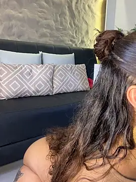 Isa  Blanc online show from April 16, 3:40 am