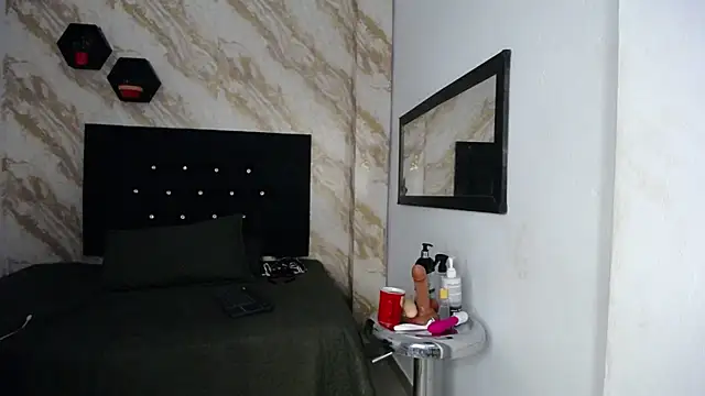 issa  love online show from June 4, 2:43 pm