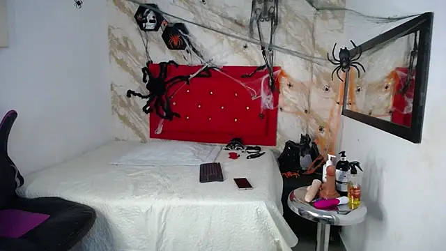 issa  love online show from November 6, 1:17 pm