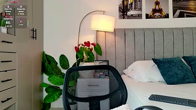 caralella online show from April 1, 8:17 pm