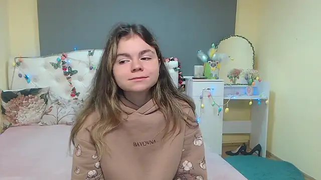 TinaRedly online show from April 11, 7:03 am