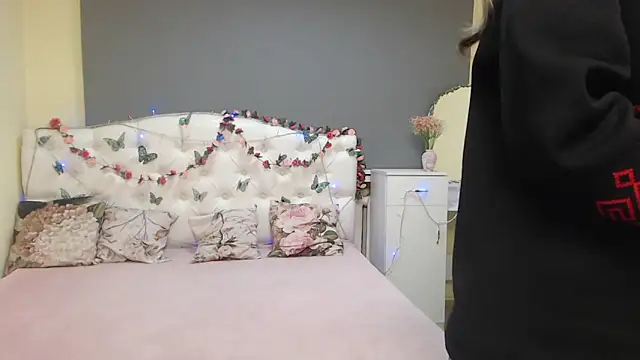 TinaRedly online show from April 16, 6:35 am