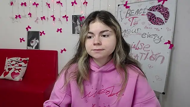 TinaRedly online show from March 22, 6:36 pm