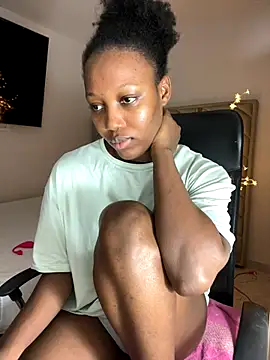 Snapshot of kellya_ chatting on October 22, 11:21 pm kellya  online show from October 22, 11:21 pm