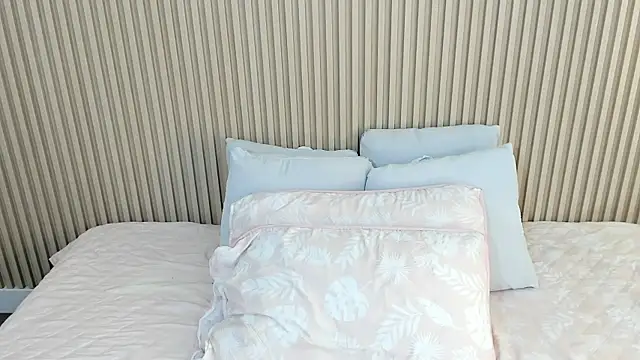 charlottebrowns  online show from February 16, 12:16 pm