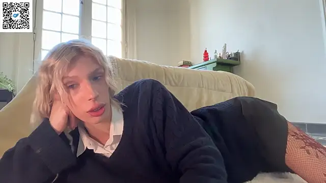 AliceSnowCatt online show from April 24, 5:05 pm