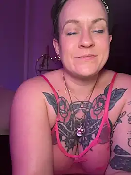 quinnmariexo online show from May 29, 2:42 am